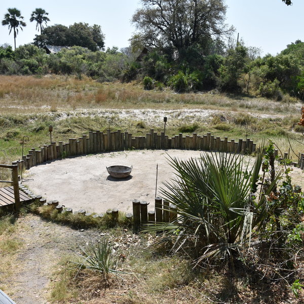Also accessed from the main area is the fire pit, perfect for pre dinner drinks,...