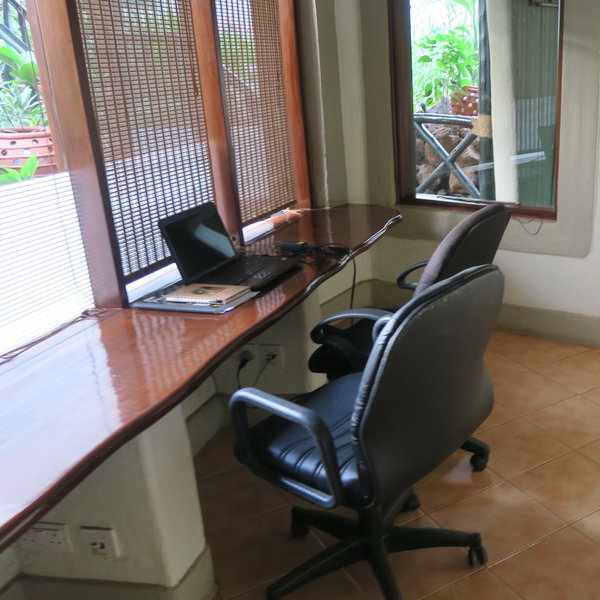 There is a small room with a laptop and printer for guest use.