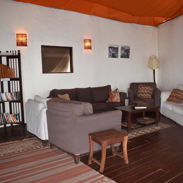 … a lounge with comfy sofas and a small library …