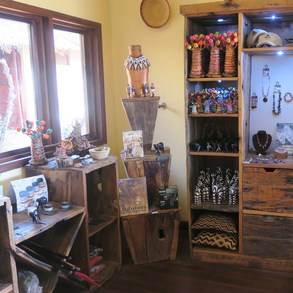 Tarangire Treetops also has a small curio shop selling local crafts and jewellery.