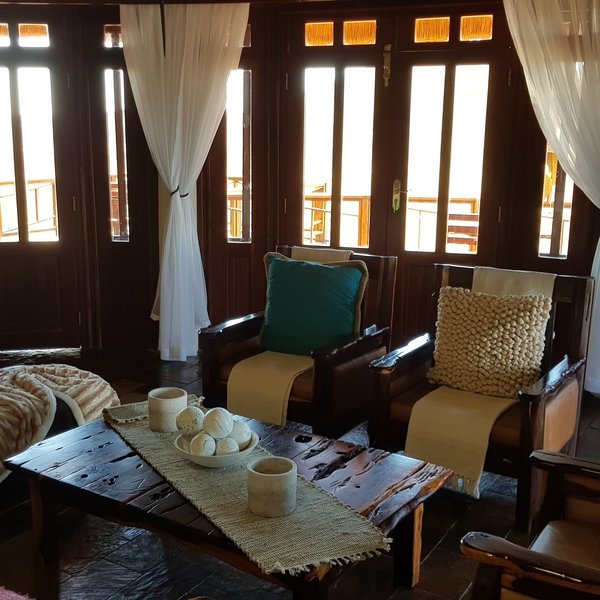 ...with neutral tones, natural decorations...