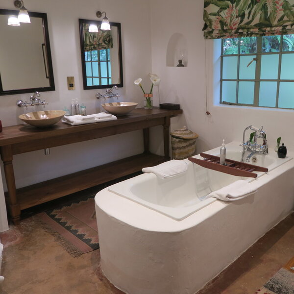 Sabyinyo Silverback Lodge
