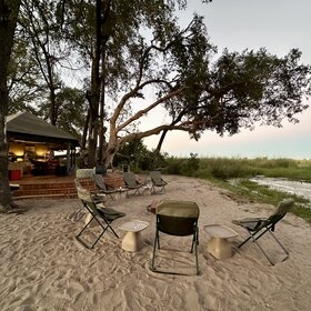 Shinde Footsteps overlooks a beautiful, hippo-filled lagoon in the north of the Okavango Delta