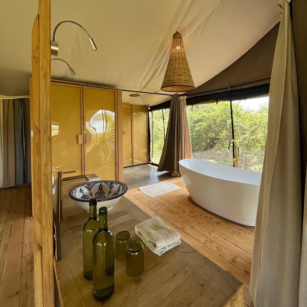 Shower & Bathroom