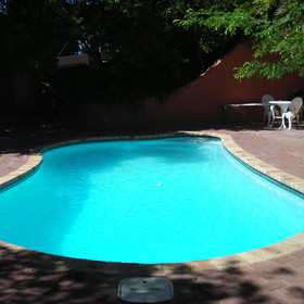 The Cottage has also a shaded pool...