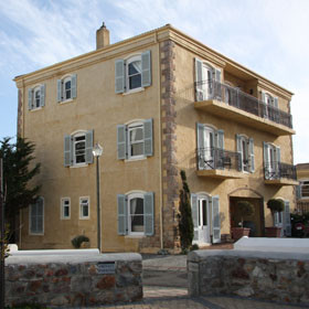 It is a charming Provençal-style guest house....