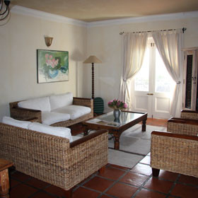 ...with cosy lounge areas...