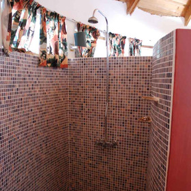 There are large walk-in showers in en-suite bathrooms.
